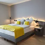 Aparthotel Candlewood Airport By Ihg 3*