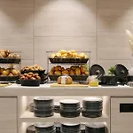 Aparthotel Candlewood Airport By Ihg 3*