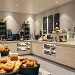 Aparthotel Candlewood Airport By Ihg 3*