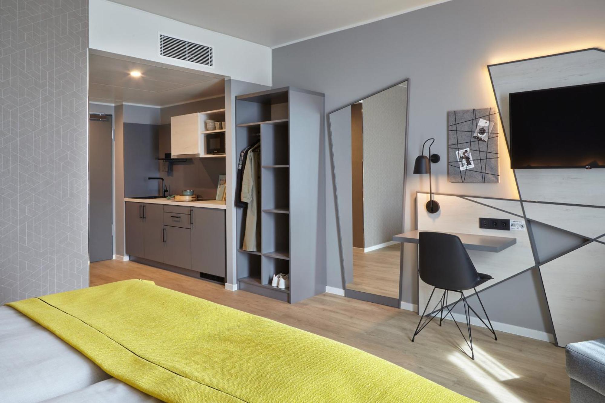 Candlewood Airport By Ihg Aparthotel